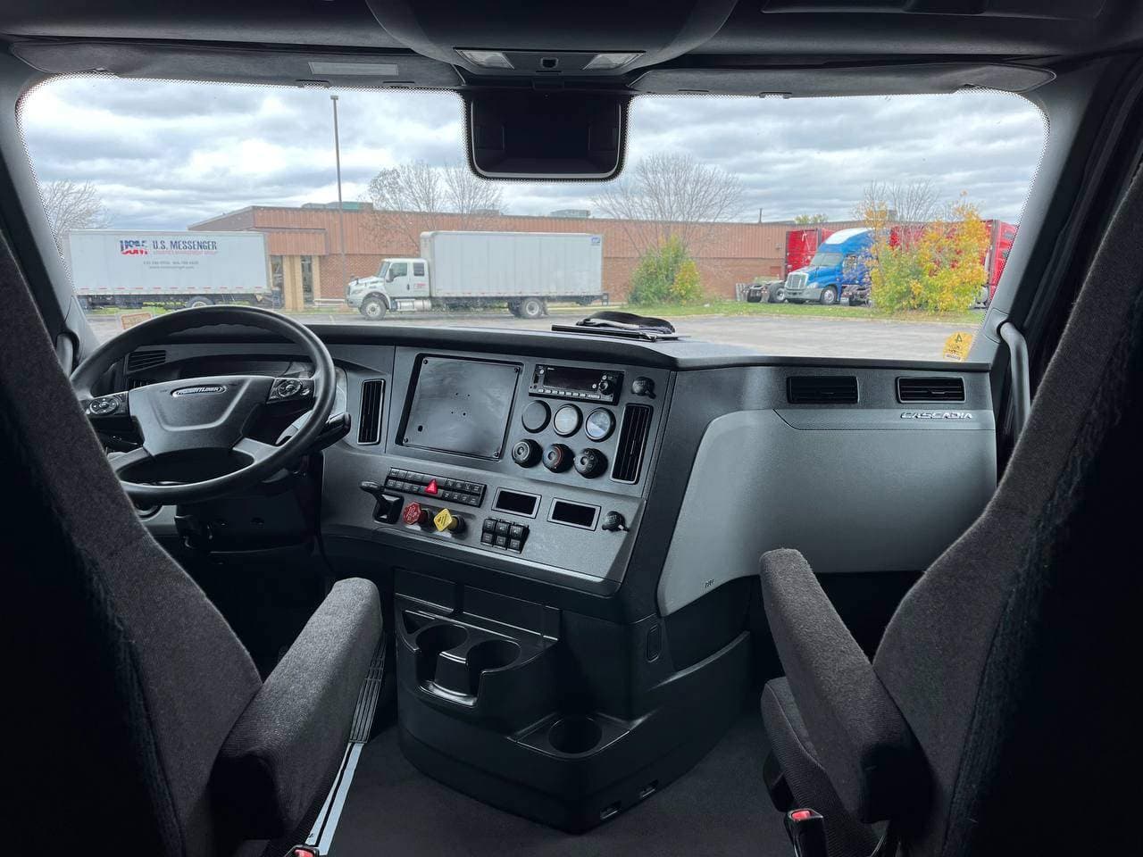 2022 Freightliner Cascadia image 12