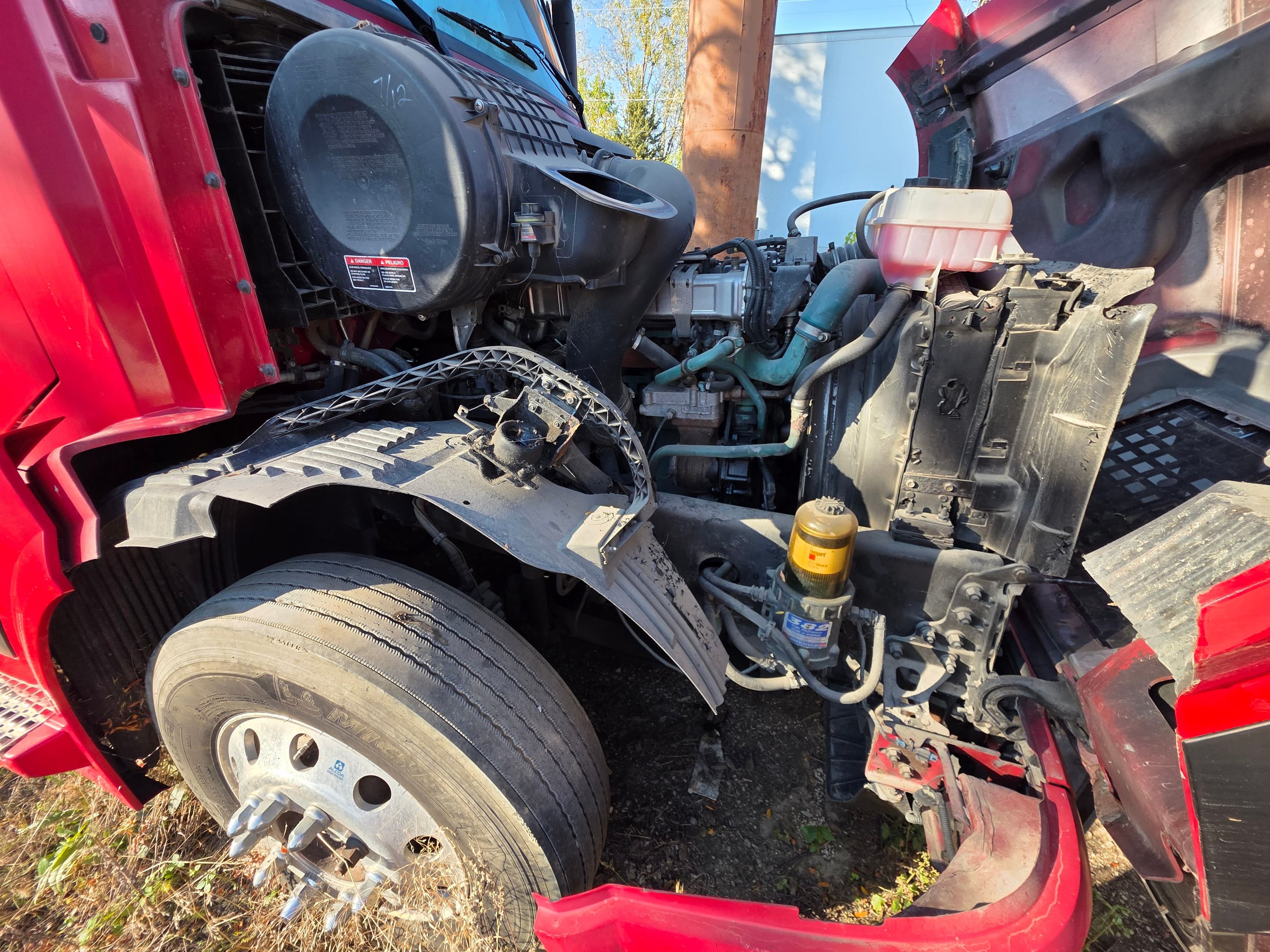 2005 Volvo VNL image 24