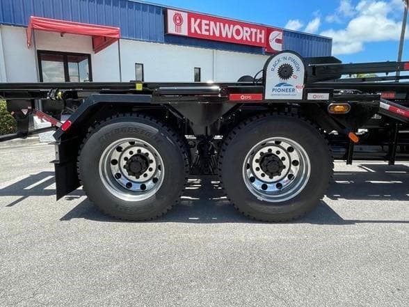 2025 Kenworth T880 image 5