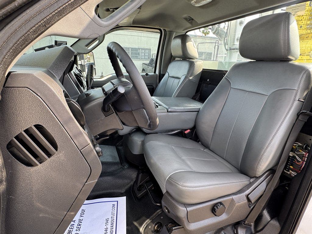 2016 Ford F550 image 56