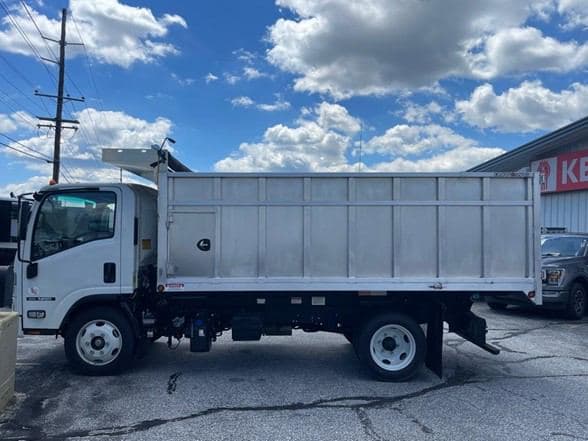 2024 Isuzu NRR image 4