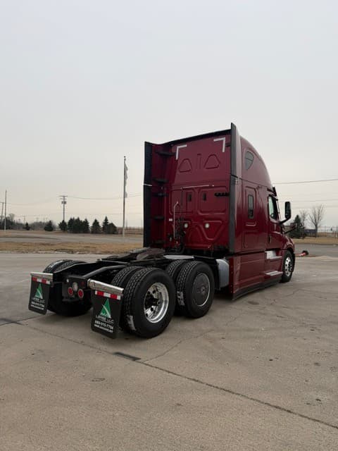 2023 Freightliner Cascadia image 4