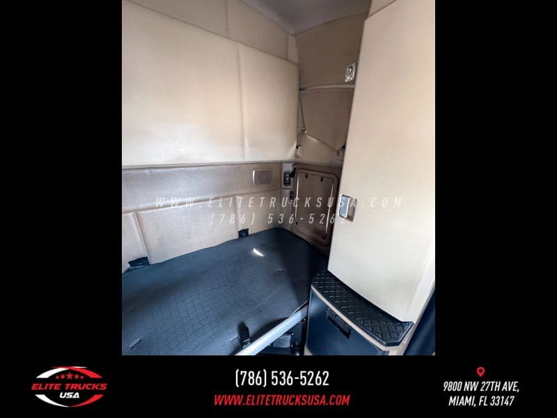 2017 Kenworth T680 image 22