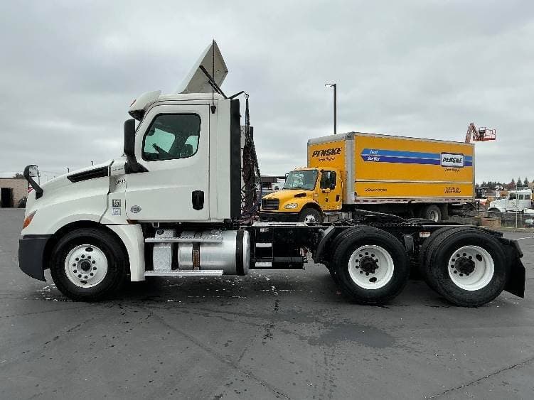 2018 Freightliner Cascadia image 11