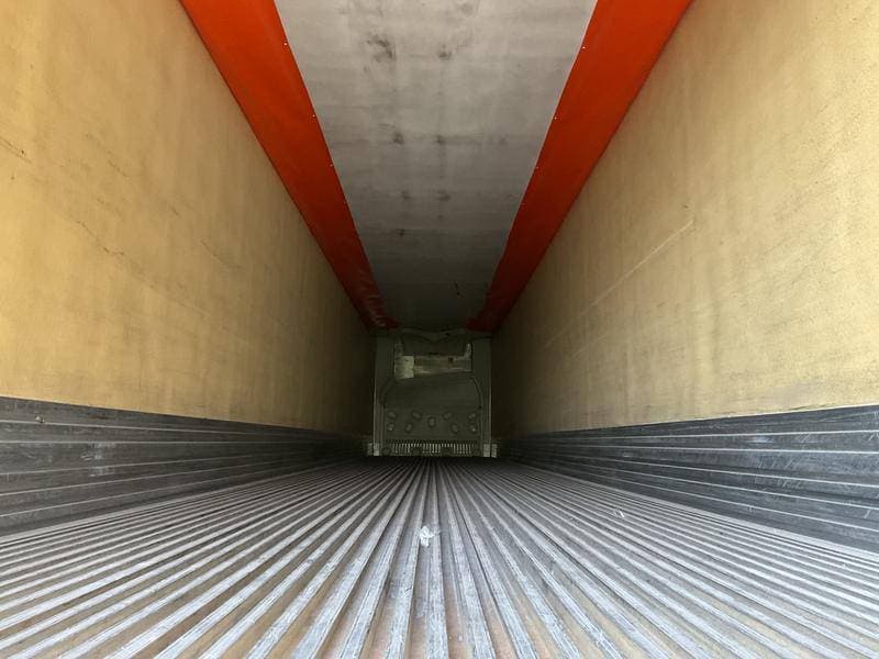 2012 Utility 3000R image 3