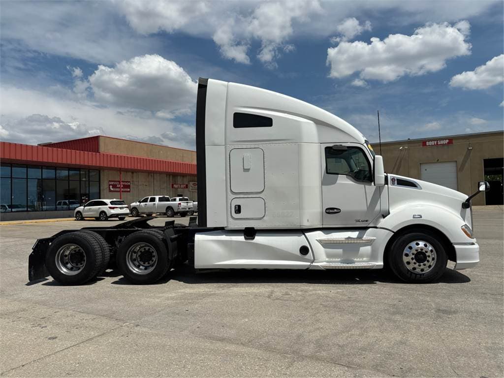 2021 Kenworth T680 image 6
