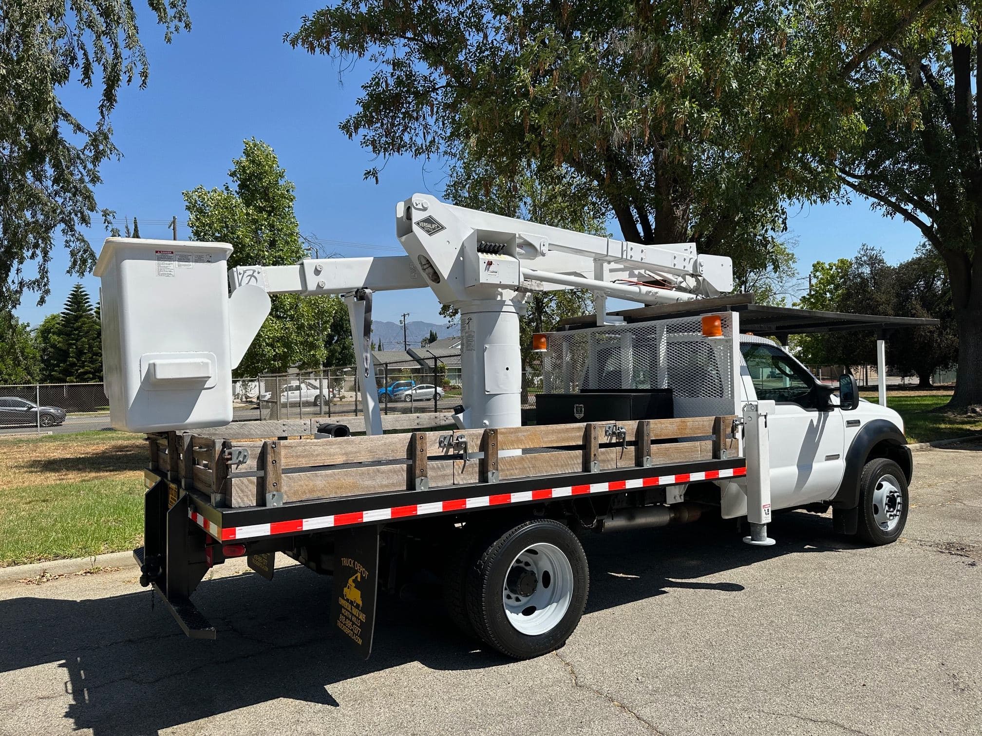 2007 Ford F-550 Bucket Truck image 5