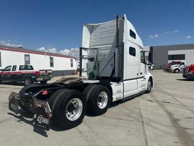 2020 Volvo VNL770 image 9