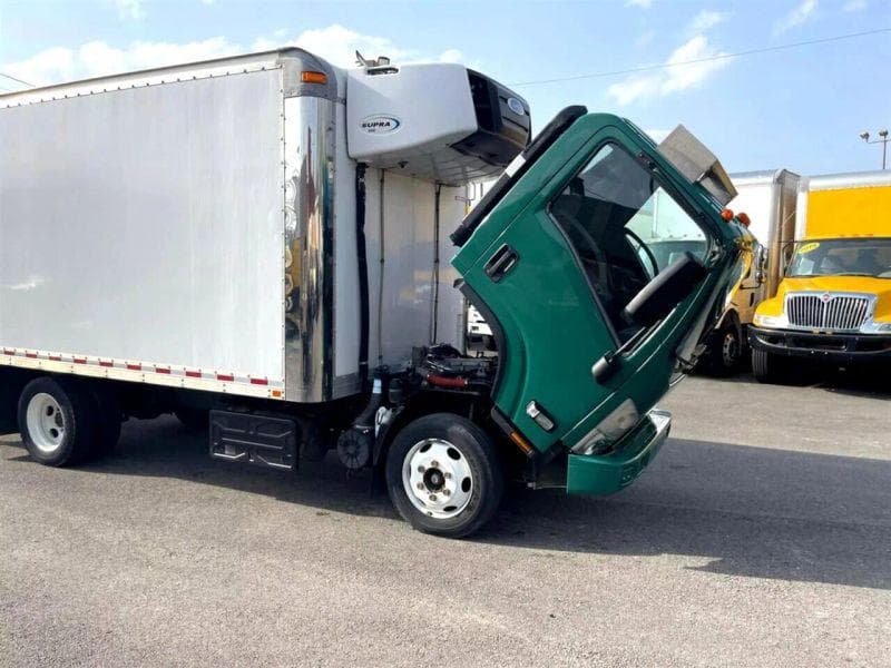 2019 Isuzu NPR image 5