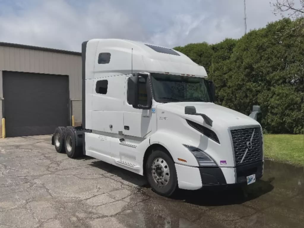 2019 Volvo VNL64760 image 1