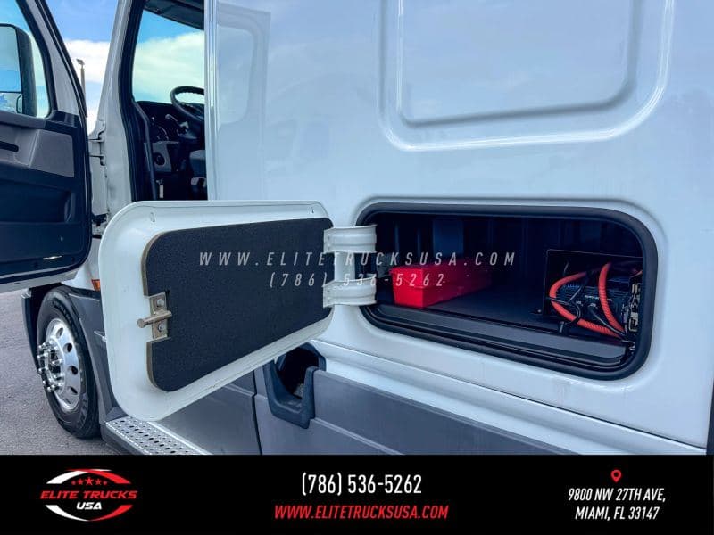 2022 Freightliner Cascadia 126 image 33
