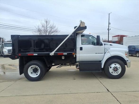 2026 Ford F750 SD image 2