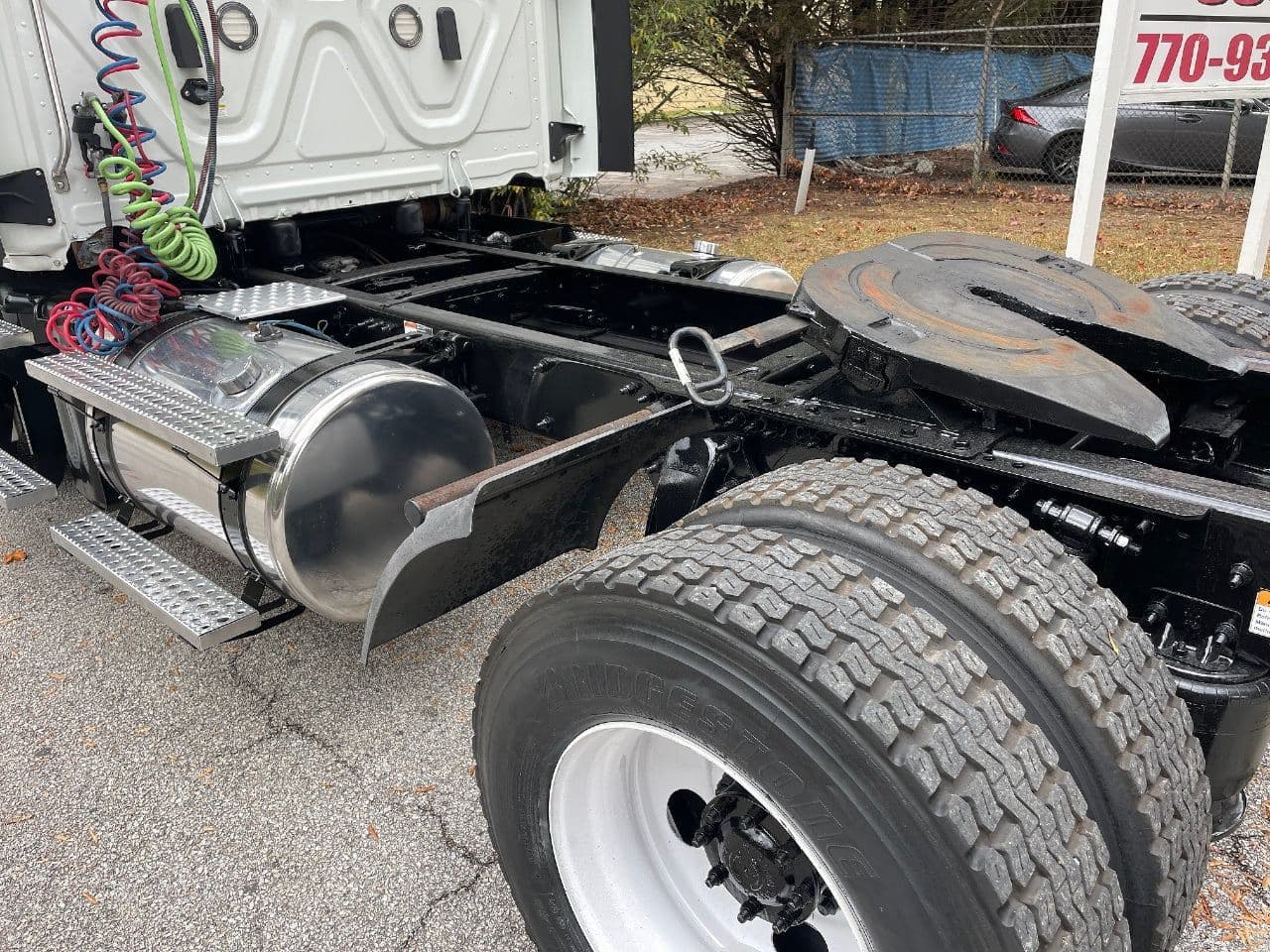 2019 Freightliner Cascadia 116 image 10