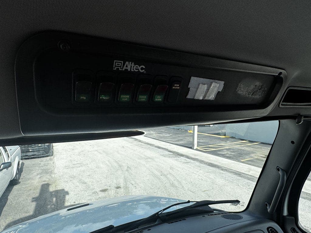 2017 Freightliner M2-106 image 70