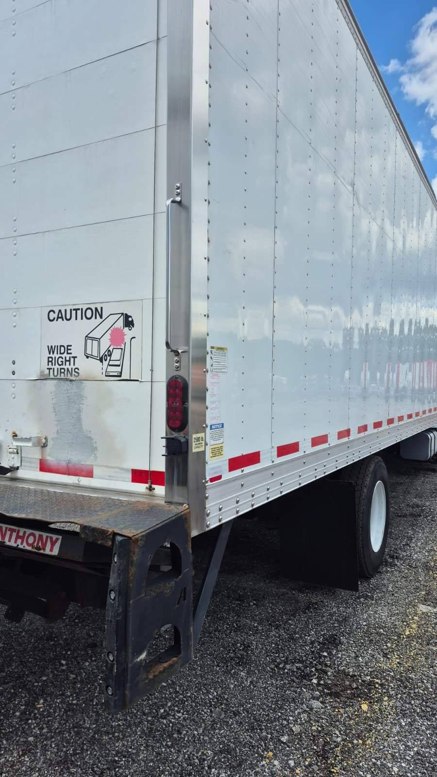 2021 Freightliner M2 image 2