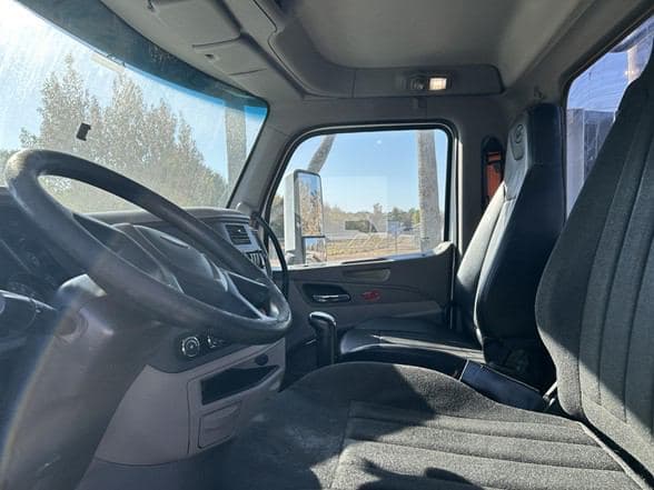 2018 Peterbilt 567 image 6