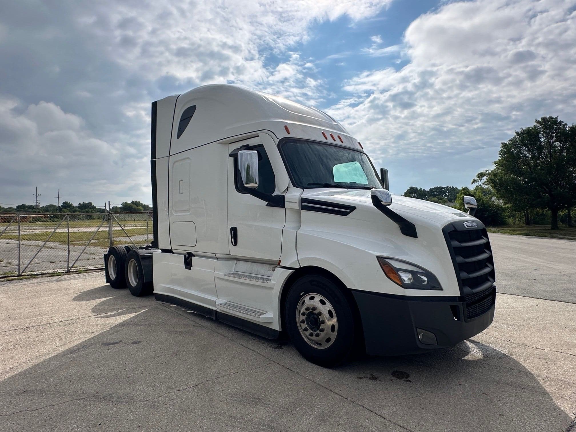 2022 Freightliner Cascadia image 3