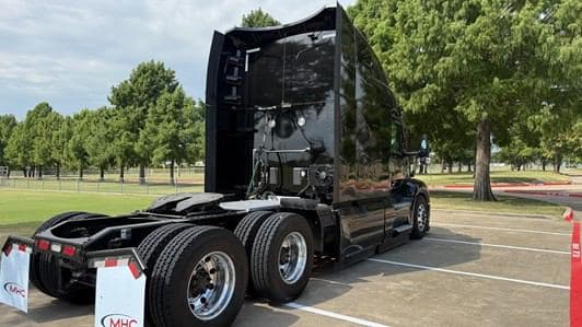 2022 Peterbilt 579 image 9