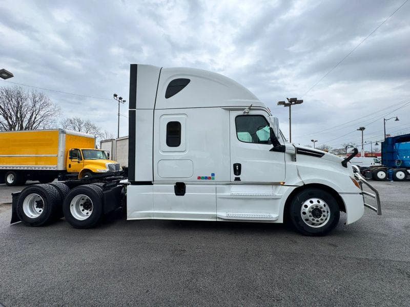 2021 Freightliner Cascadia image 4