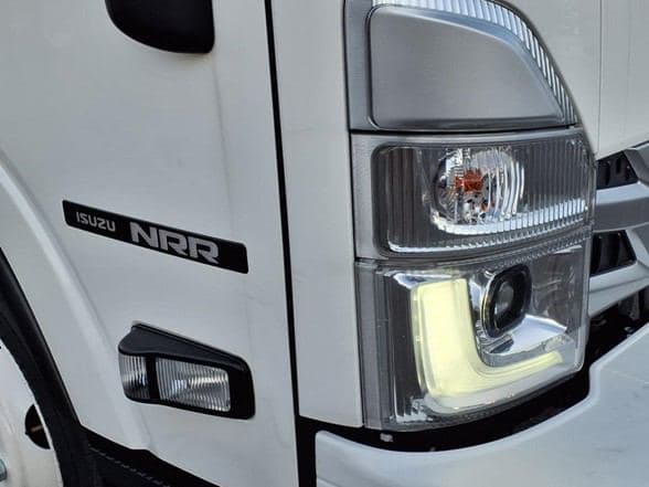 2025 Isuzu NRR image 10