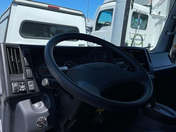 2024 Isuzu NPR HD image 23