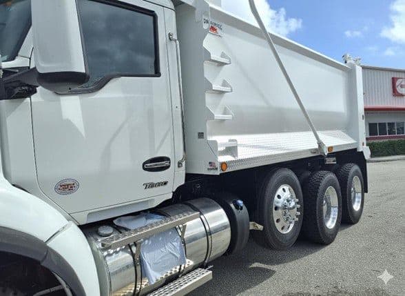 2025 Kenworth T880 image 12