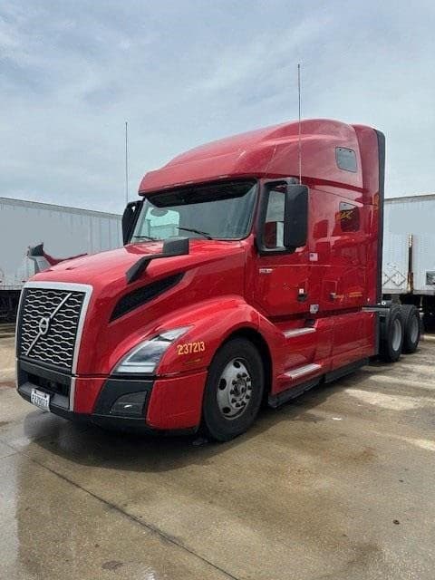 2023 Volvo VNL64T760 image 10