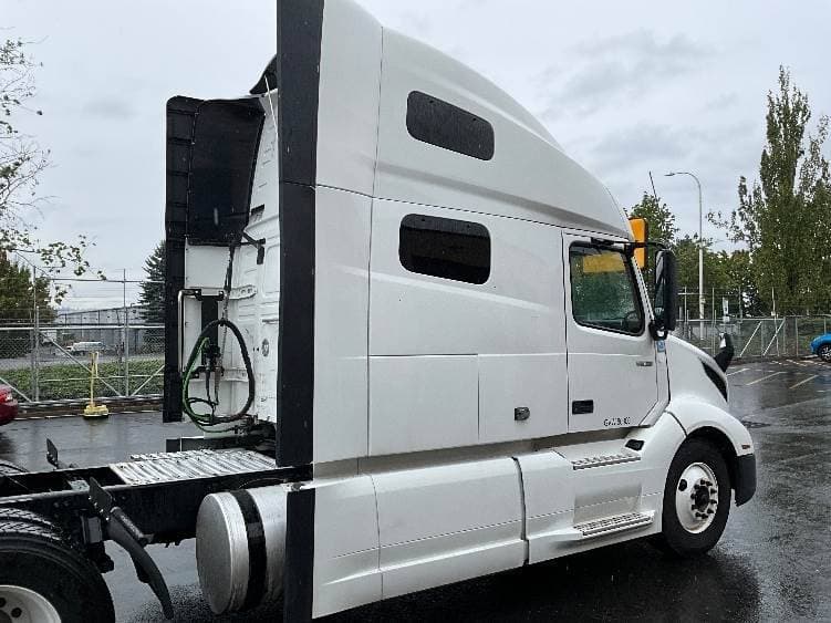 2022 Volvo VNL image 14