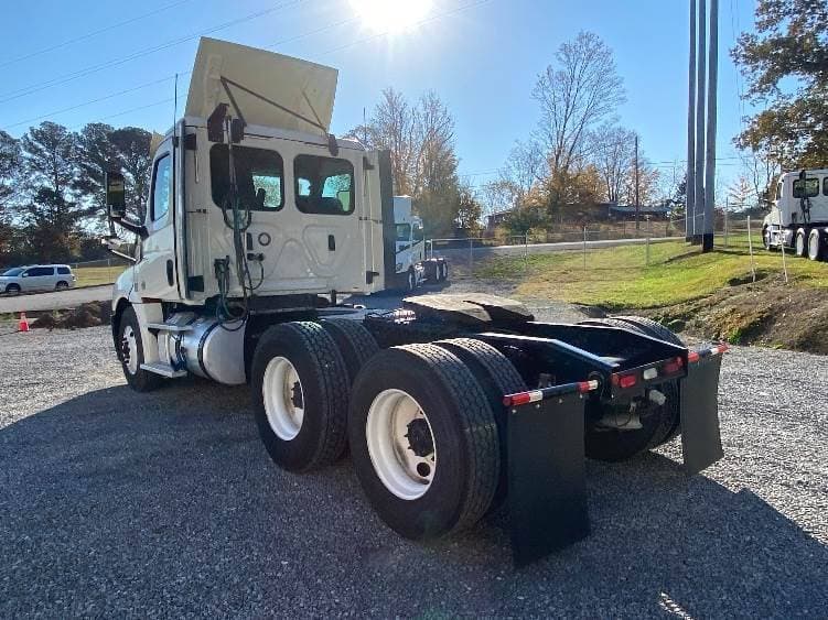 2019 Freightliner Cascadia 126 Day Cab Truck - 435HP, 12 Speed Automatic image 5