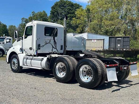 2018 Kenworth T880 image 2