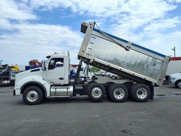 2020 Kenworth T880 image 9