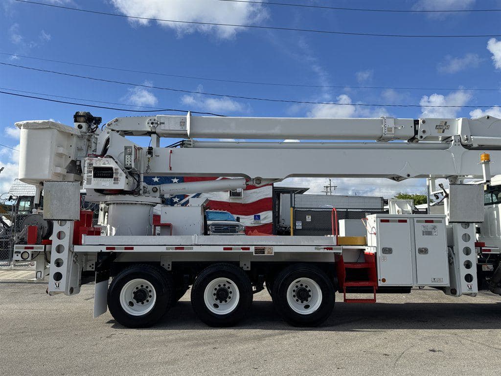 2015 Freightliner M2-112 image 16