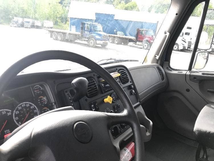 2021 Freightliner M2 image 10