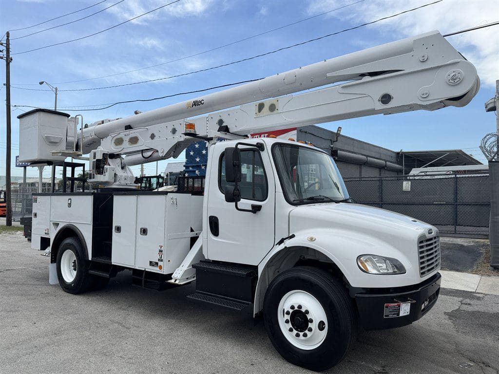 2018 Freightliner M2-106 image 17