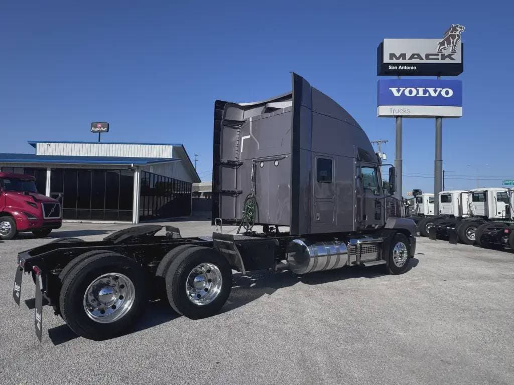 Used 2021 MACK Conventional - Sleeper Truck image 13