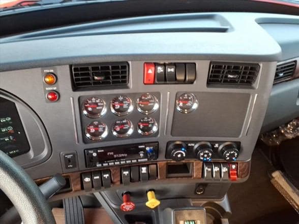 2026 Kenworth T880 image 16