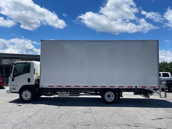 2025 Isuzu NRR image 8