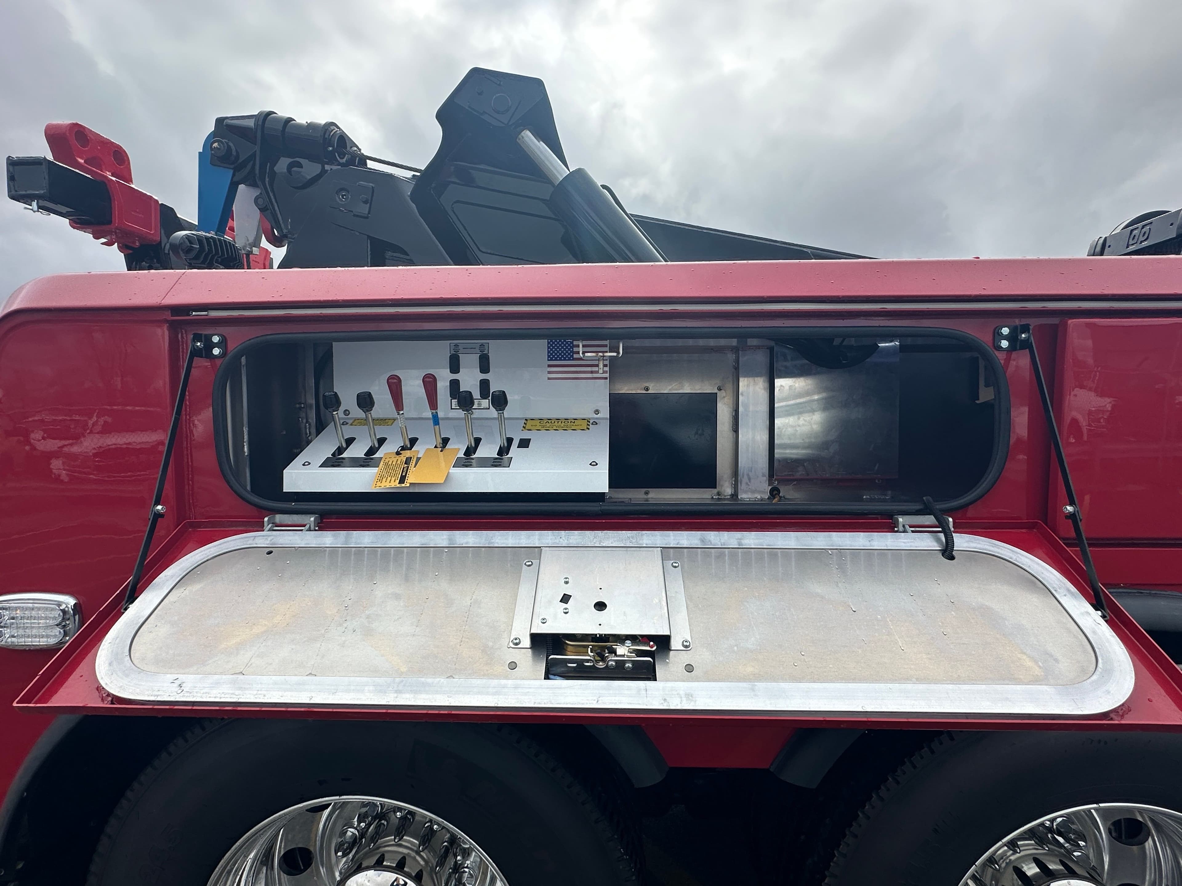 2025 Kenworth T880 with a Century 5130 image 24