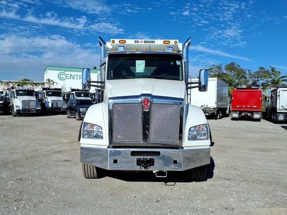 2026 Kenworth T880 image 2