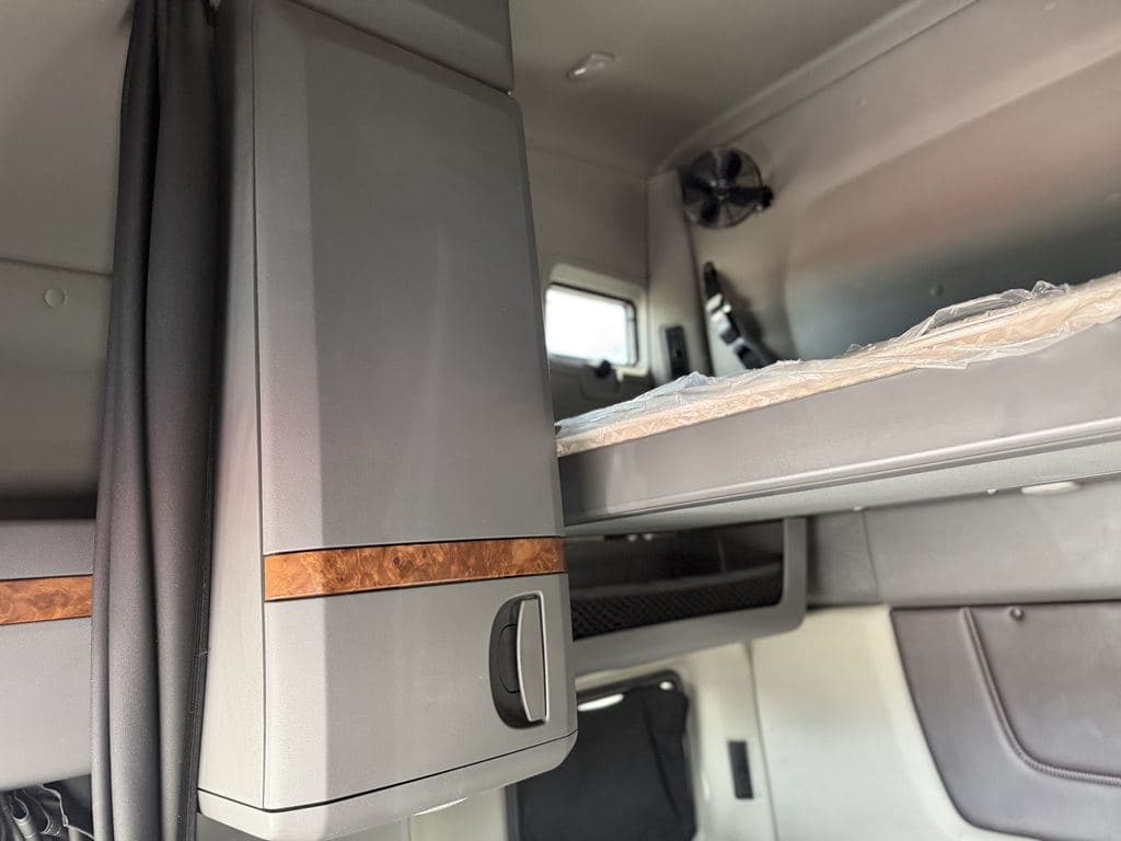 Used 2021 INTERNATIONAL LT625 image 30