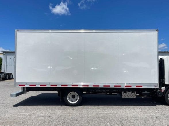 2025 Isuzu NRR image 18