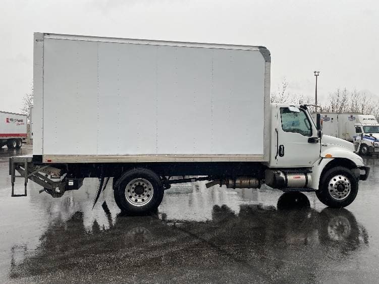 2022 International MV607 Box Truck - 240HP, 6 Speed Automatic, Roll up Door image 15