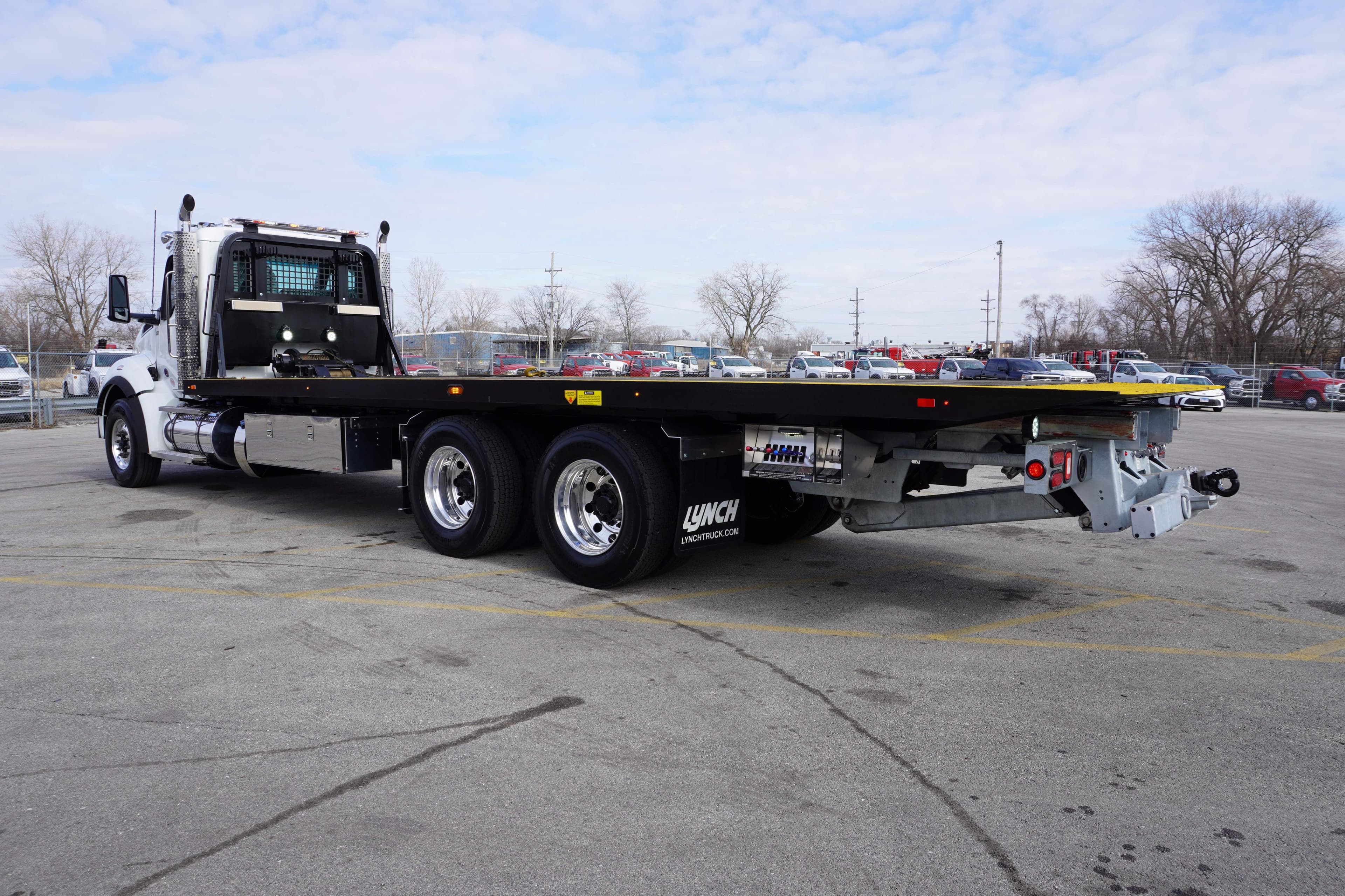 2025 Kenworth T880 image 3