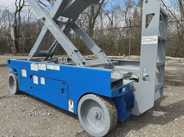 2017 GENIE GS-4047 image 12