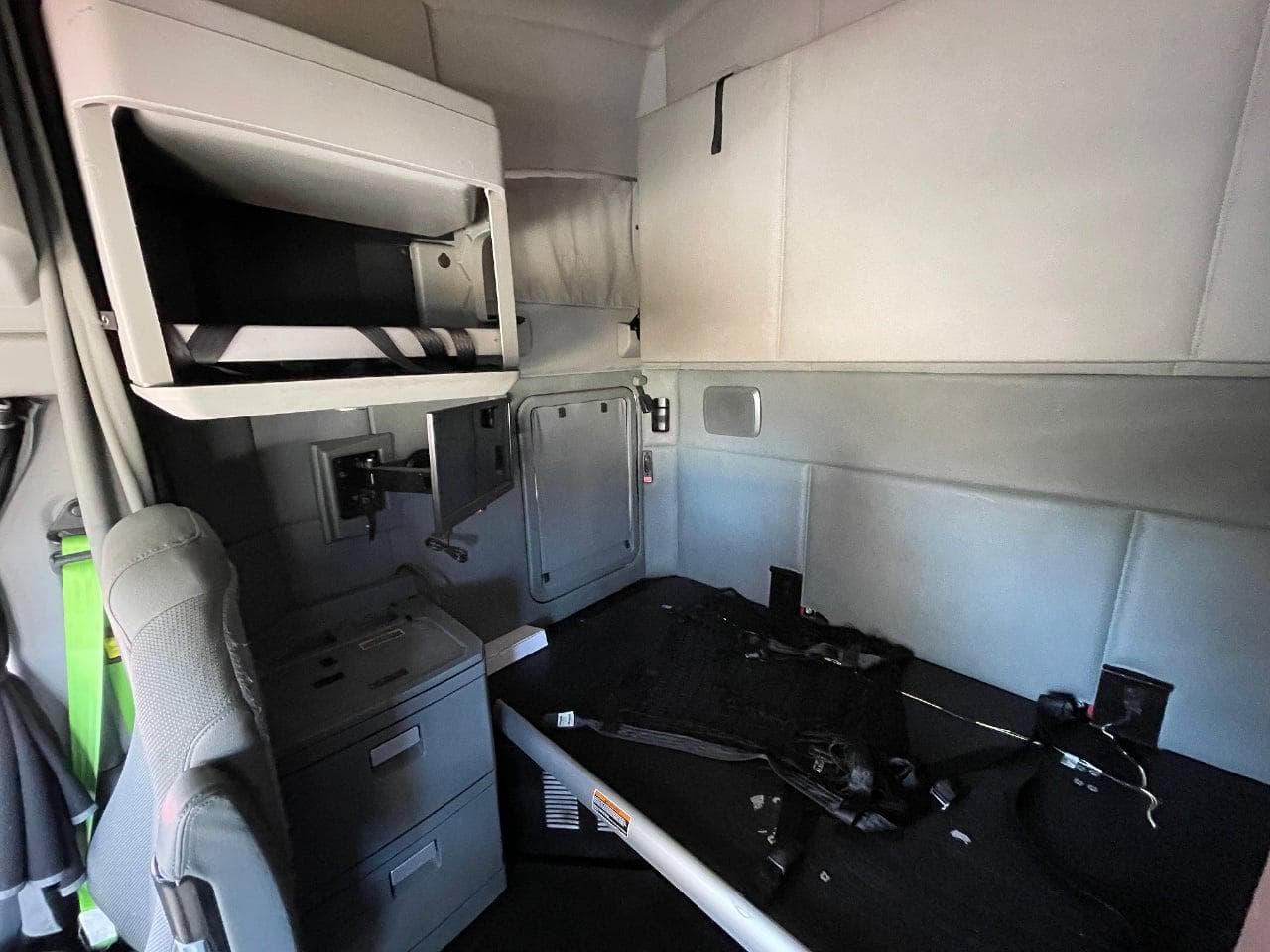 2018 Kenworth T680 image 25