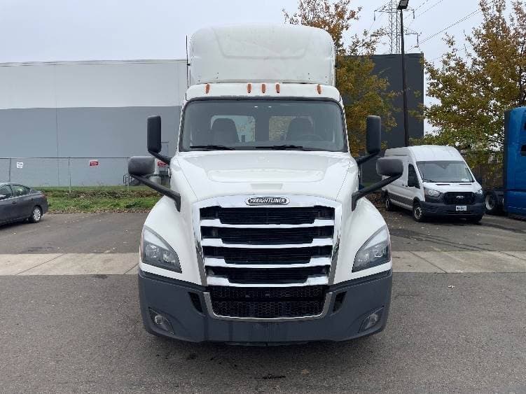 2019 Freightliner Cascadia 126 Day Cab Truck - 455HP, 12 Speed Automatic image 2