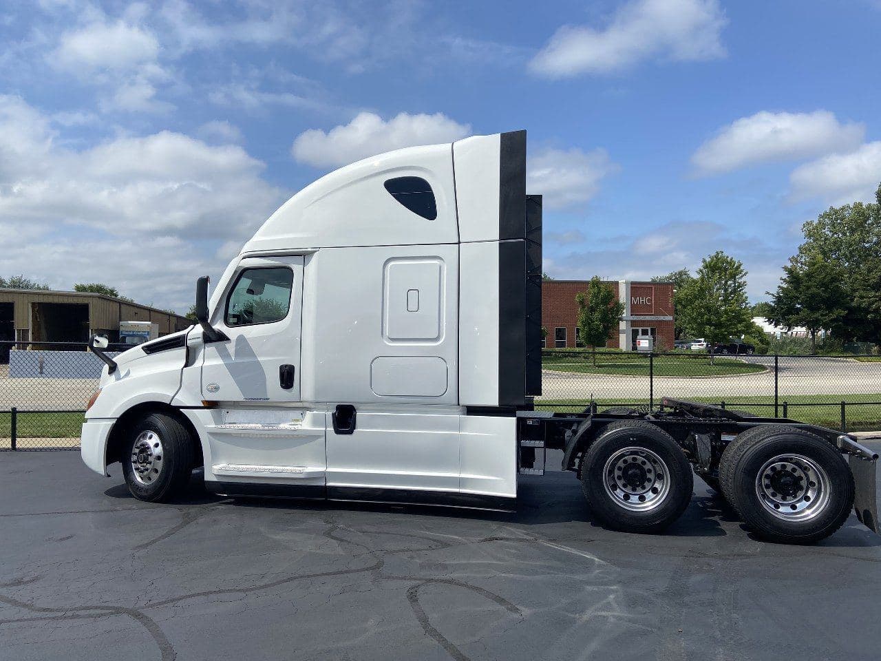 2020 FREIGHTLINER Cascadia CA126 Tandem Axle Sleeper image 8