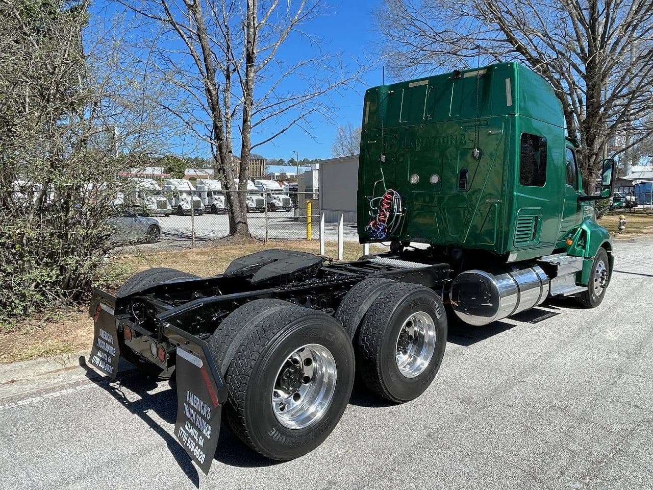 2018 International LT image 3