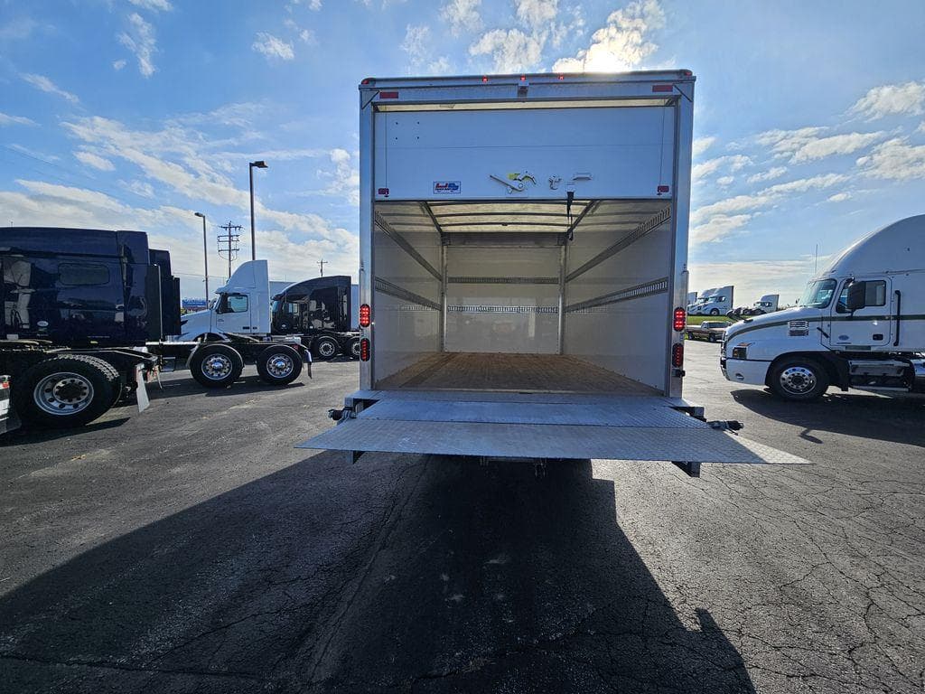 2023 Hino Conventional Type Truck image 4