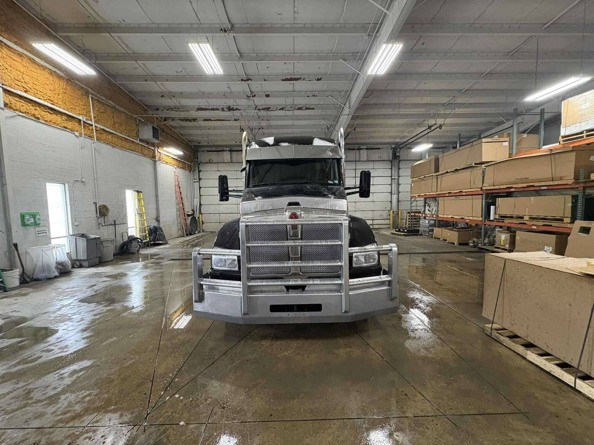 2023 Kenworth T880 image 6